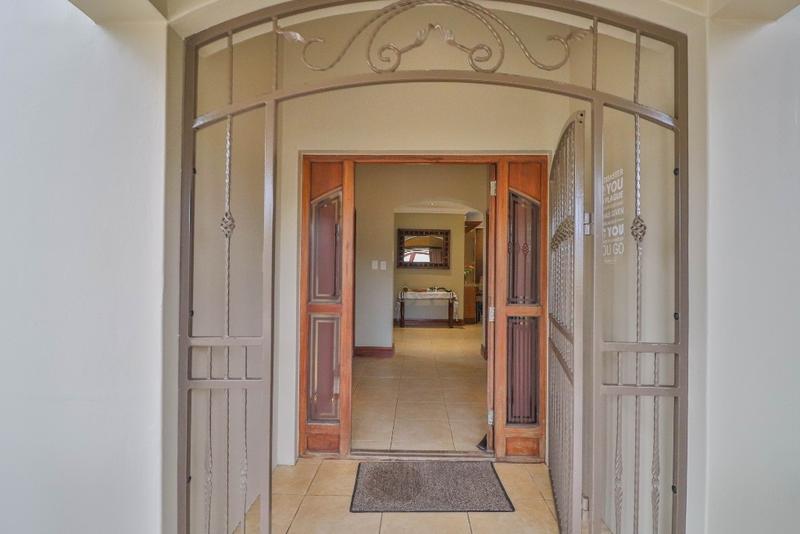 5 Bedroom Property for Sale in Linkside Western Cape